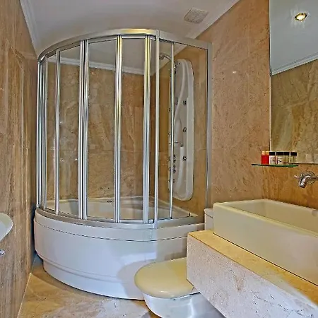 Проживание в семье Castle Boutique